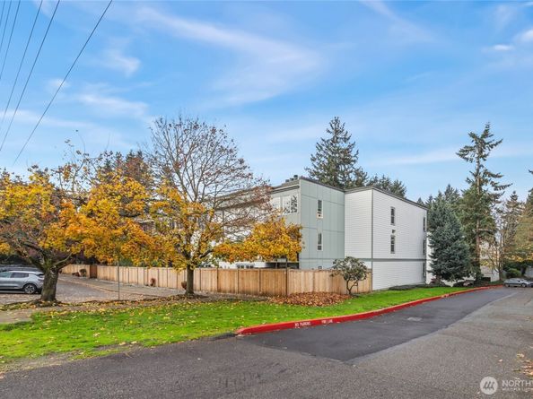 13717 Linden Avenue N 213, Seattle WA 98133