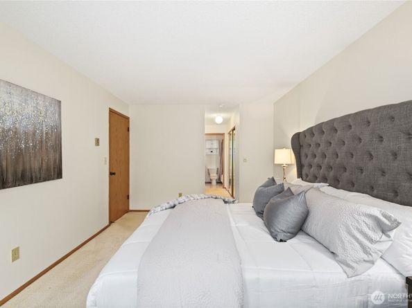 13717 Linden Avenue N 213, Seattle WA 98133