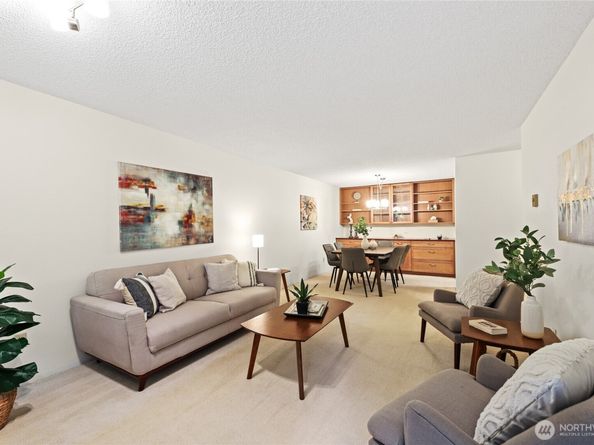 13717 Linden Avenue N 213, Seattle WA 98133