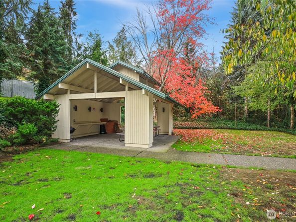 13717 Linden Avenue N 213, Seattle WA 98133