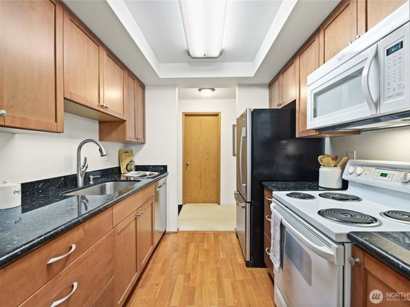 13717 Linden Avenue N 213, Seattle WA 98133