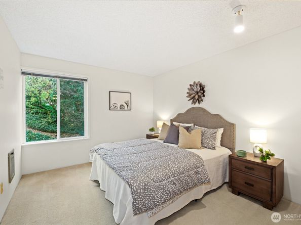 13717 Linden Avenue N 213, Seattle WA 98133