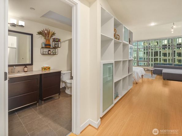 2033 2nd Avenue 1106, Seattle WA 98121