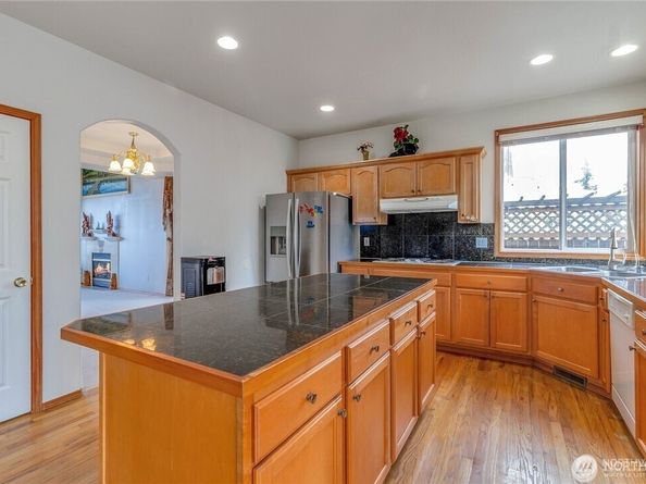 27018 117th Place SE, Kent WA 98030