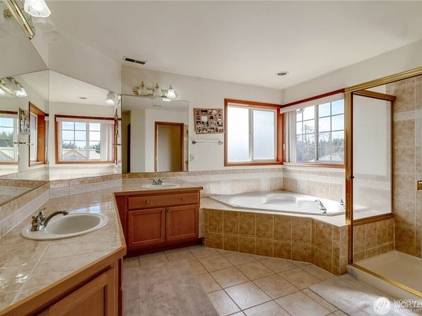 27018 117th Place SE, Kent WA 98030