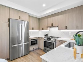 6562 Ravenna Avenue NE, Seattle WA 98115