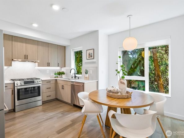 6562 Ravenna Avenue NE, Seattle WA 98115