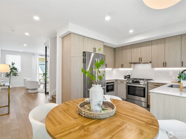 6562 Ravenna Avenue NE, Seattle WA 98115