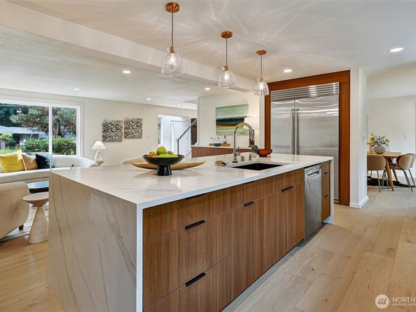 7401 92nd Place SE, Mercer Island WA 98040