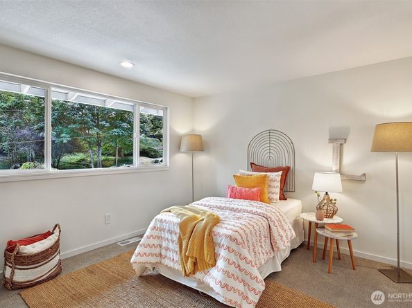 7401 92nd Place SE, Mercer Island WA 98040