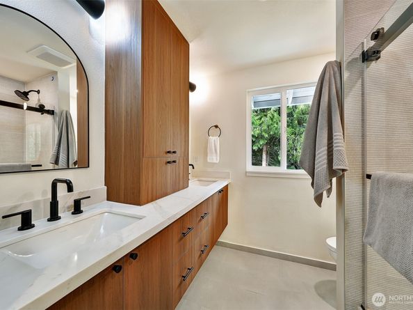 7401 92nd Place SE, Mercer Island WA 98040