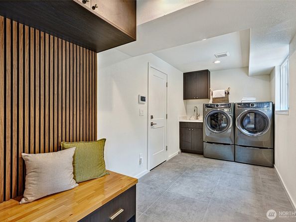 7401 92nd Place SE, Mercer Island WA 98040