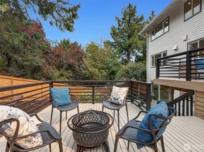 7401 92nd Place SE, Mercer Island WA 98040