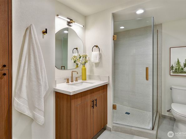 7401 92nd Place SE, Mercer Island WA 98040