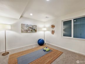 7401 92nd Place SE, Mercer Island WA 98040