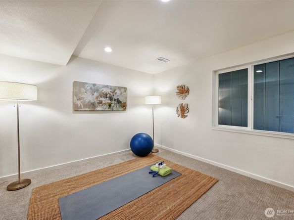7401 92nd Place SE, Mercer Island WA 98040