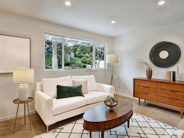 7401 92nd Place SE, Mercer Island WA 98040