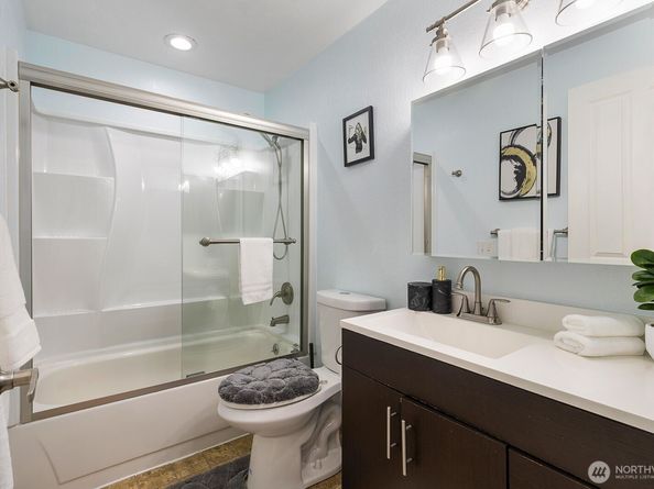 8013 NE 177th Court 2, Kenmore WA 98028