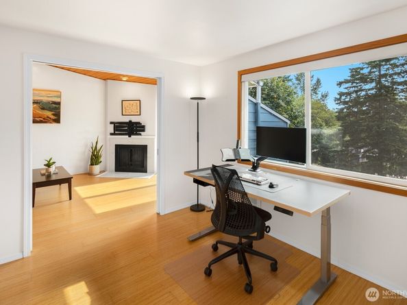 9484 Redmond-Woodinville Road NE C305, Redmond WA 98052