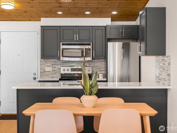 9484 Redmond-Woodinville Road NE C305, Redmond WA 98052