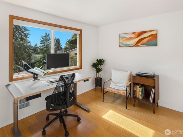 9484 Redmond-Woodinville Road NE C305, Redmond WA 98052