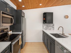 9484 Redmond-Woodinville Road NE C305, Redmond WA 98052