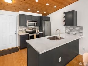 9484 Redmond-Woodinville Road NE C305, Redmond WA 98052