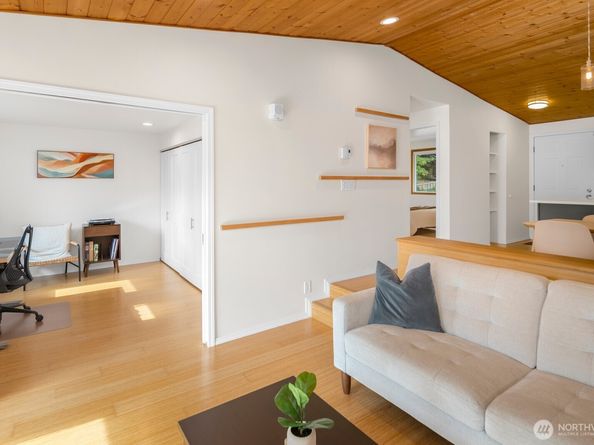 9484 Redmond-Woodinville Road NE C305, Redmond WA 98052