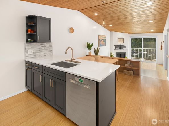 9484 Redmond-Woodinville Road NE C305, Redmond WA 98052