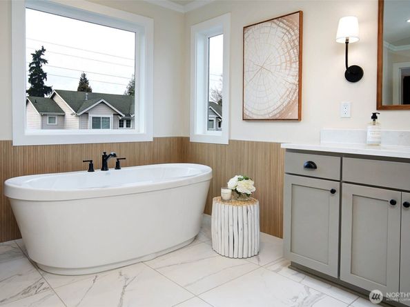 8718 128th Avenue NE, Kirkland WA 98033