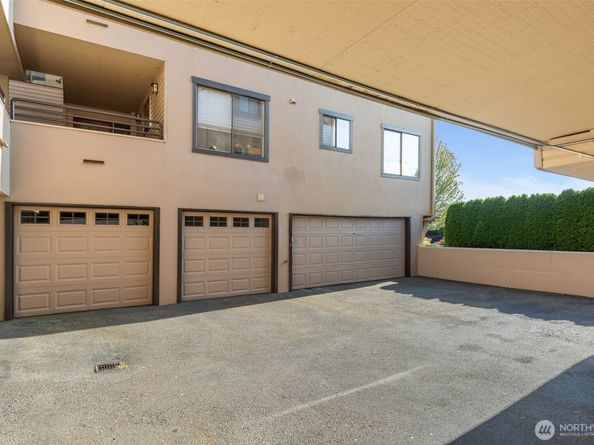 832 Lake Street S, Kirkland WA 98033