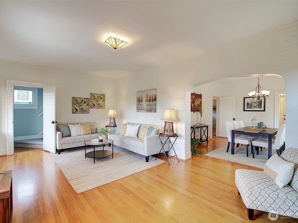 1026 N 48th Street, Seattle WA 98103