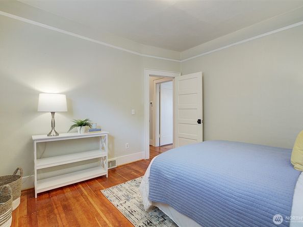 1026 N 48th Street, Seattle WA 98103