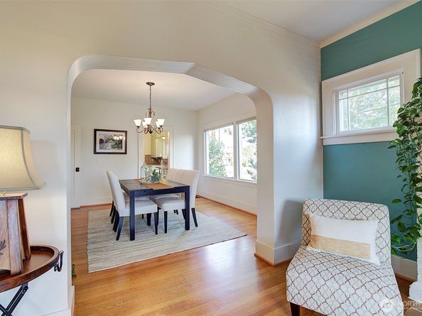 1026 N 48th Street, Seattle WA 98103