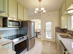 1026 N 48th Street, Seattle WA 98103