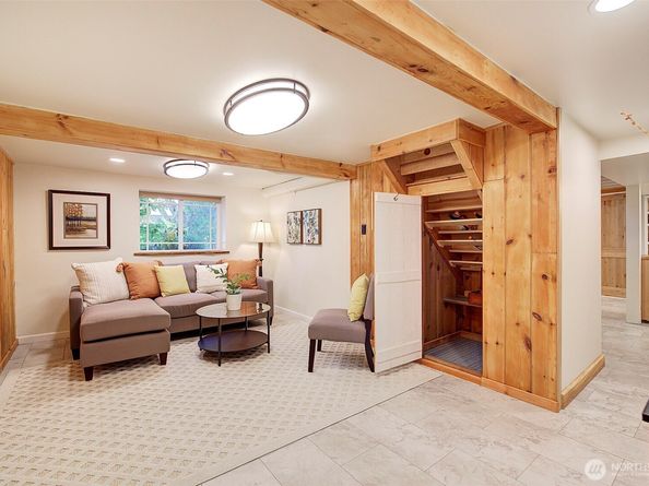 1026 N 48th Street, Seattle WA 98103