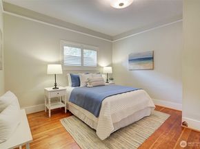 1026 N 48th Street, Seattle WA 98103