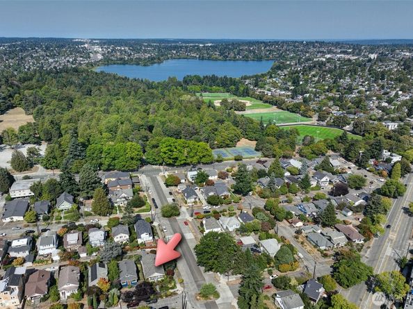 1026 N 48th Street, Seattle WA 98103