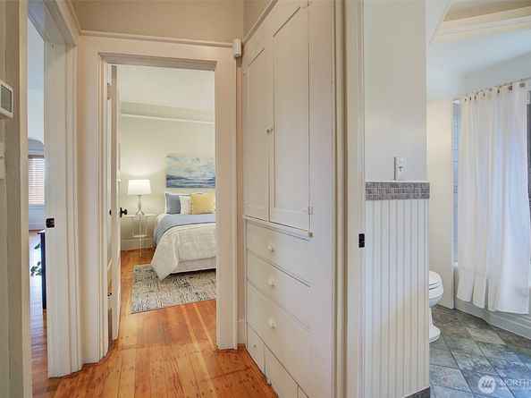 1026 N 48th Street, Seattle WA 98103