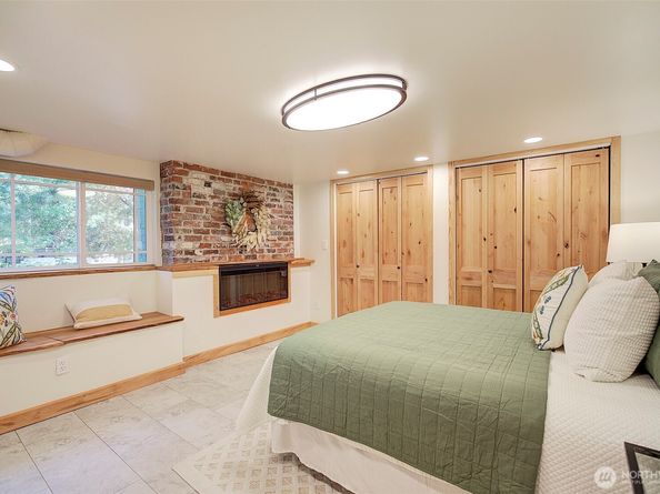 1026 N 48th Street, Seattle WA 98103