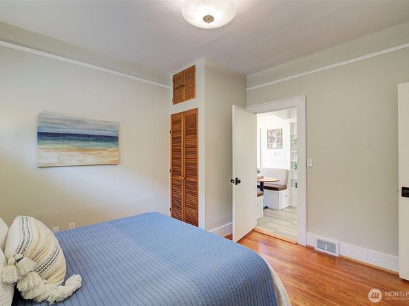 1026 N 48th Street, Seattle WA 98103