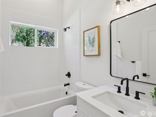 11737 38th Avenue NE A, Seattle WA 98125
