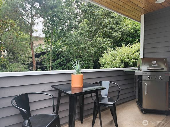 2218 W Raye Street, Seattle WA 98199