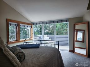 2218 W Raye Street, Seattle WA 98199