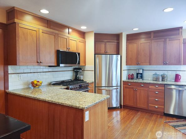 2218 W Raye Street, Seattle WA 98199