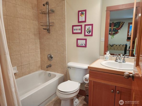 2218 W Raye Street, Seattle WA 98199