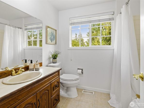 930 179th Place NE, Bellevue WA 98008