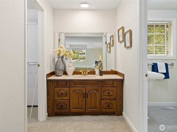 930 179th Place NE, Bellevue WA 98008