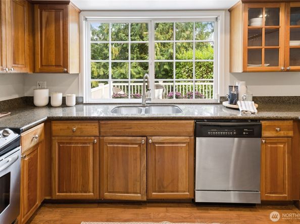 930 179th Place NE, Bellevue WA 98008