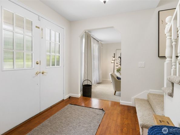 930 179th Place NE, Bellevue WA 98008